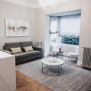 apartamentos-naiala.bilbaohotelsspain.com/
