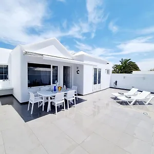 luxury-coral-beach-first-line-of-the-sea.in-canary-islands.com/
